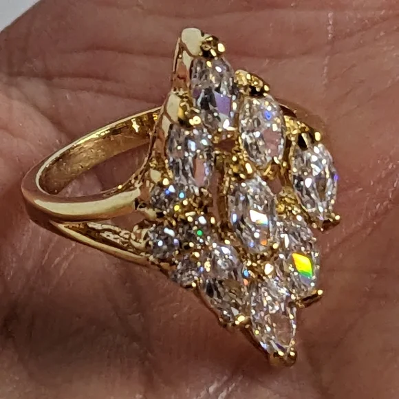 NWOT Gold Plated Swarovski Crystal Elements Ring β Size 6 - Picture 5 of 7